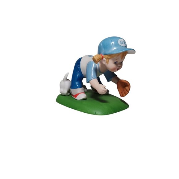 VTG U.N. Children Jennifer from U.S.A. Figurine Soft Ball Baseball Player 1980 - Picture 7 of 7